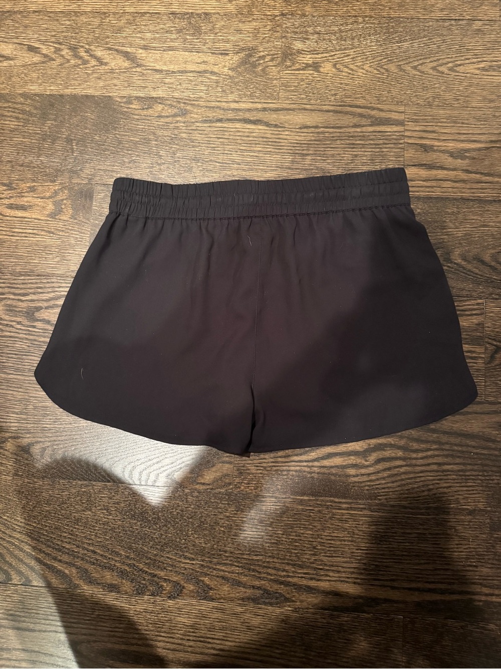 Aritzia Crepe Draw-String Shorts - Picture 5 of 6